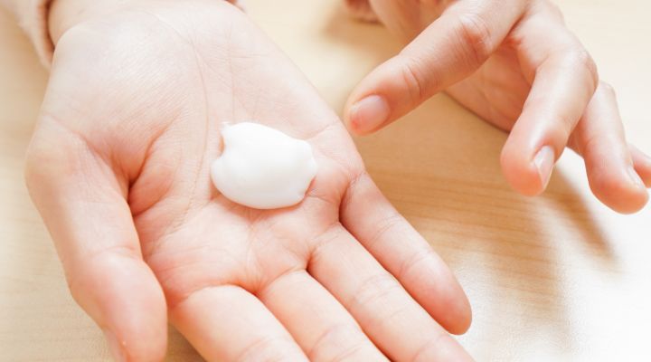 Every woman should know these 12 tricks with Vicks VapoRub AND.10