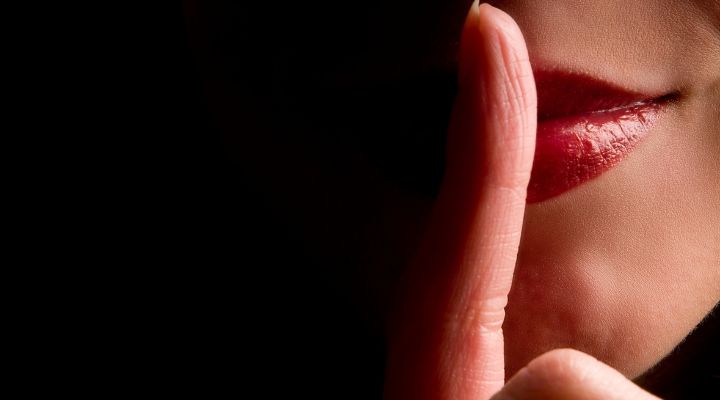 5 Things You Should Never Share With Other People About Your Personal Life
